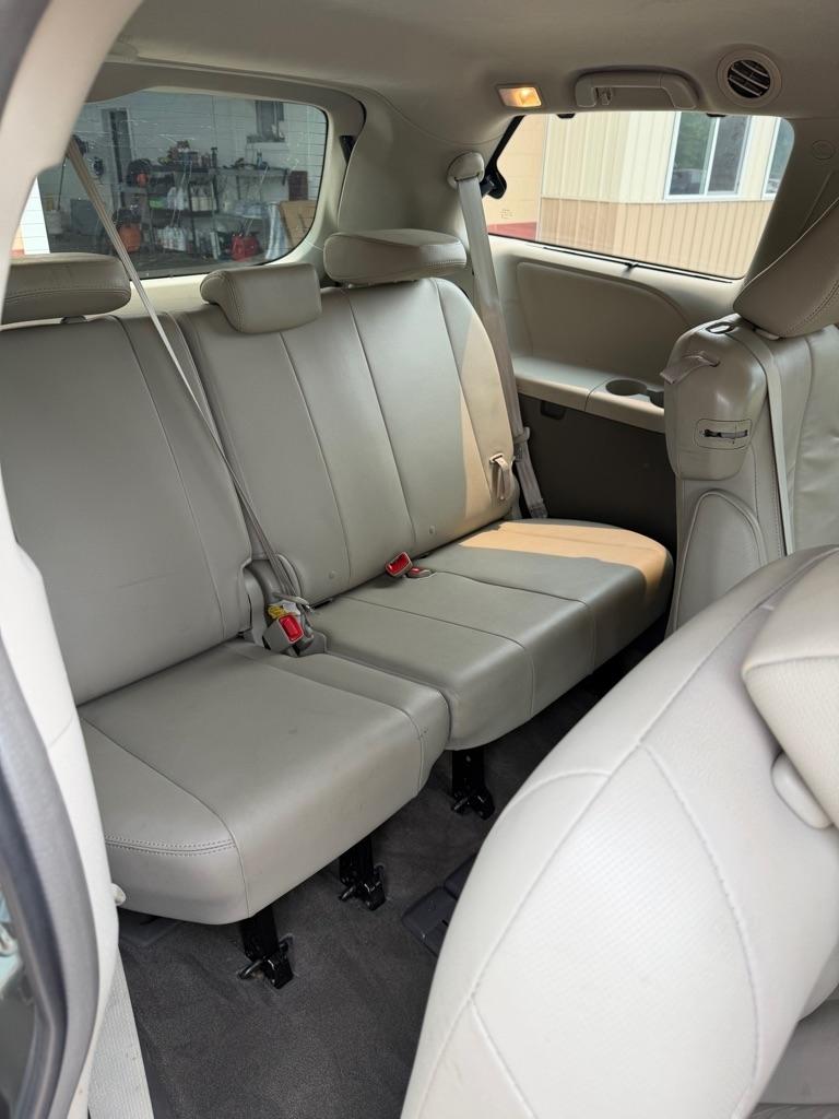 Toyota Sienna  2012