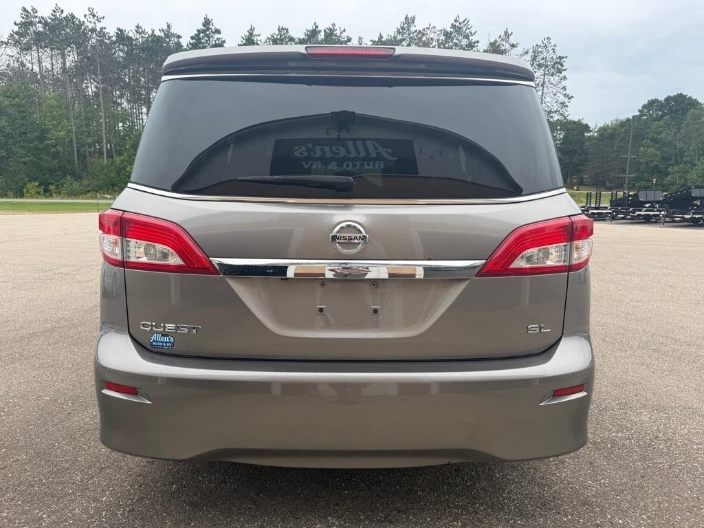 Nissan Quest  2013