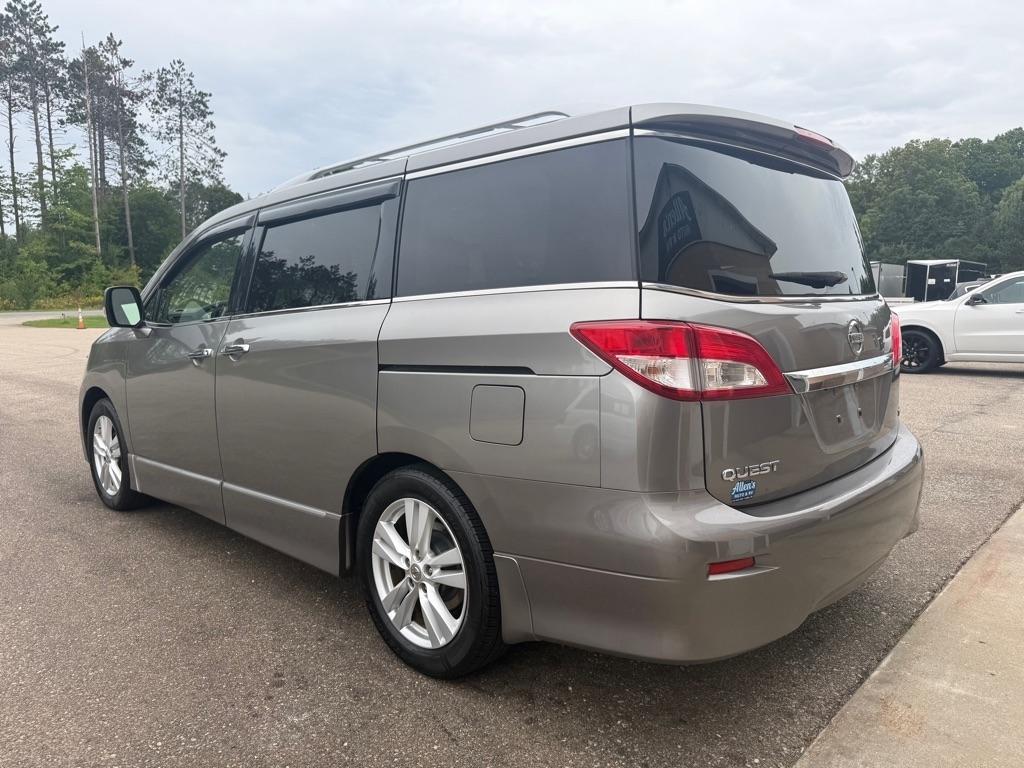 Nissan Quest  2013