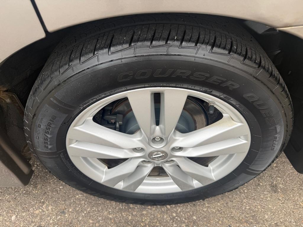 Nissan Quest  2013