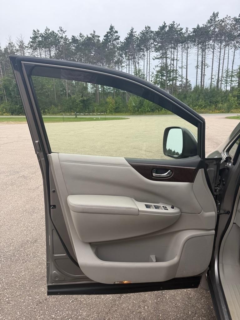 Nissan Quest  2013