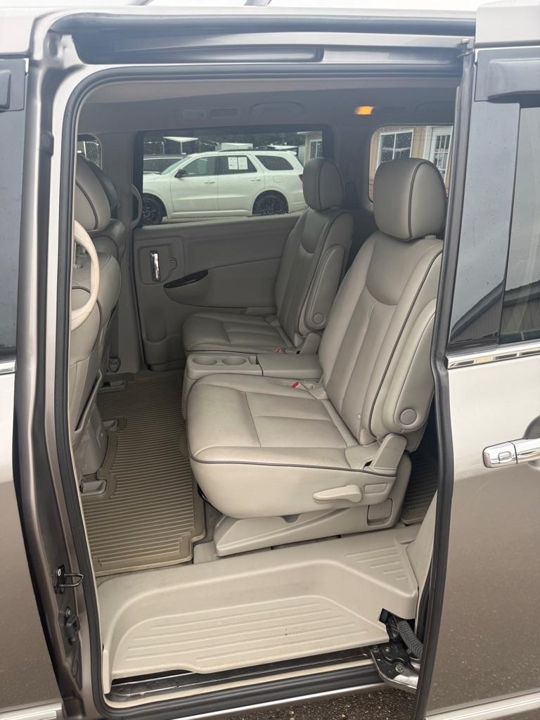 Nissan Quest  2013