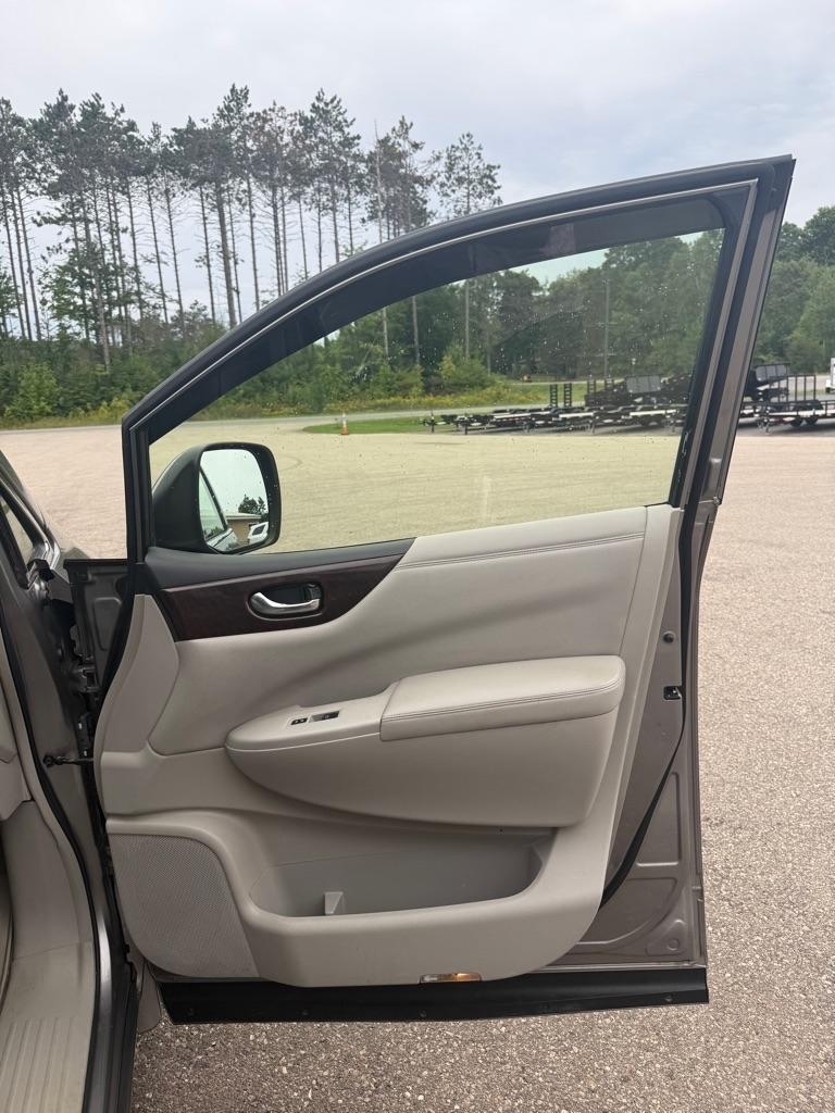 Nissan Quest  2013