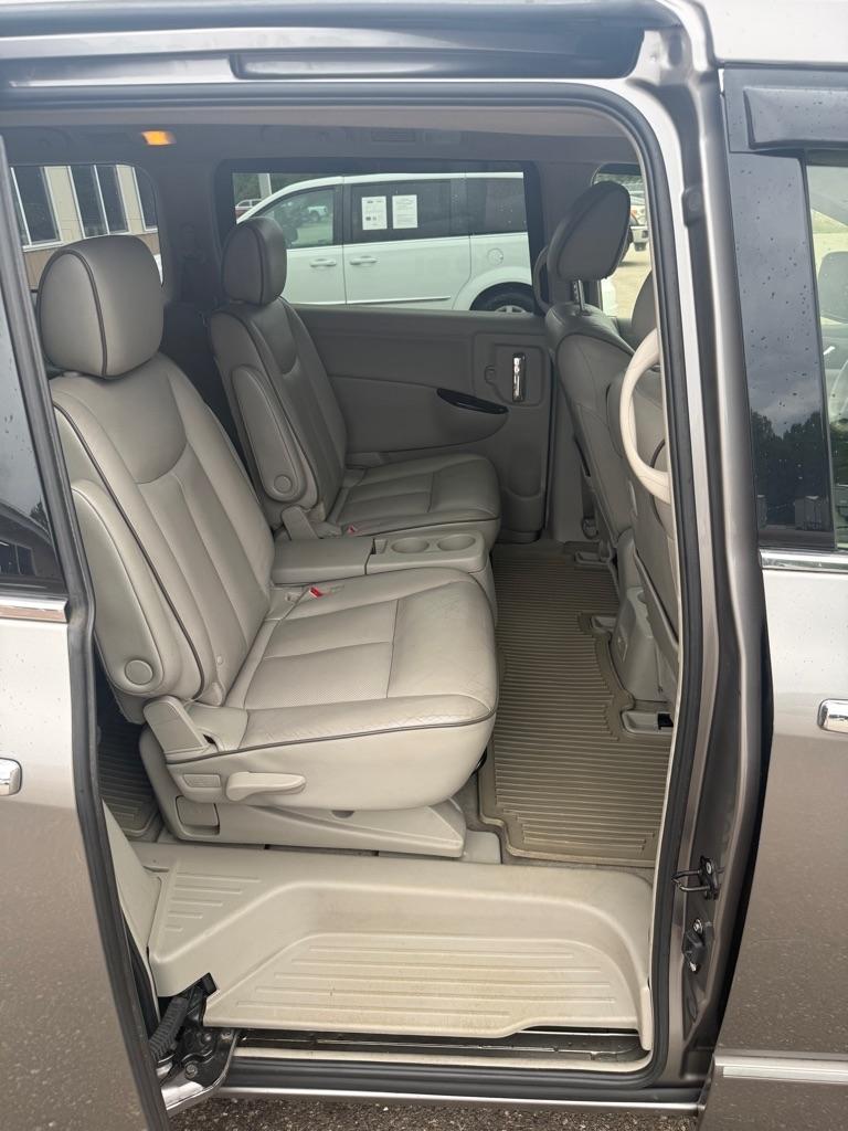 Nissan Quest  2013