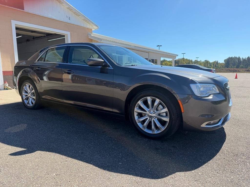 Chrysler 300  2017