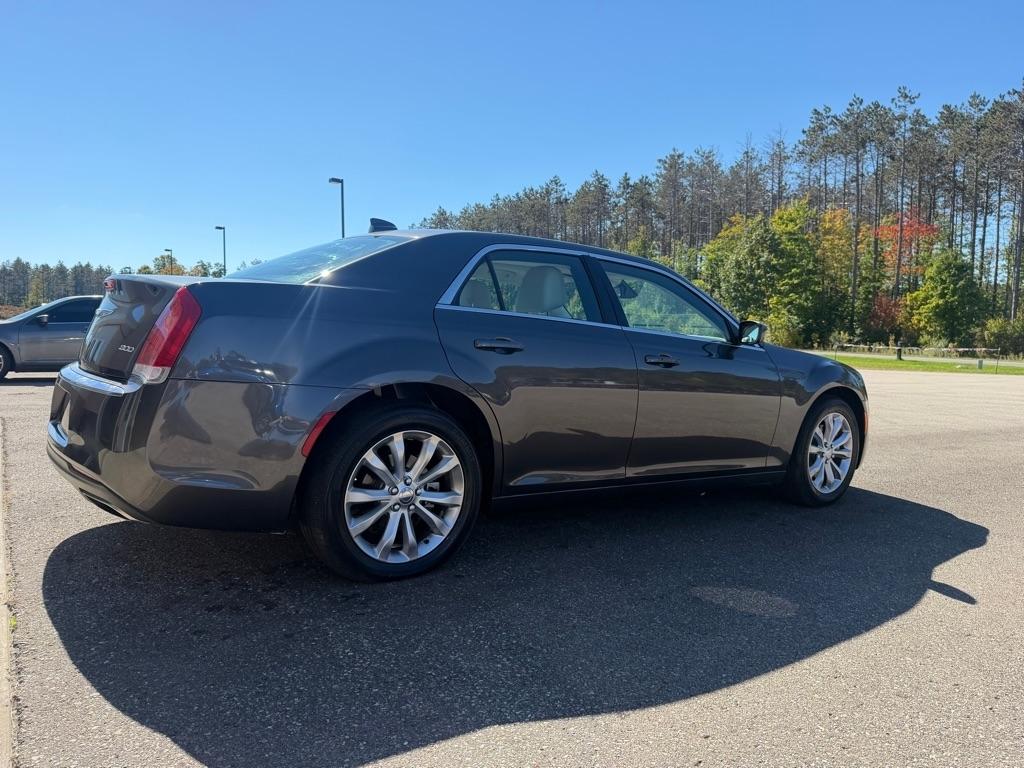 Chrysler 300  2017