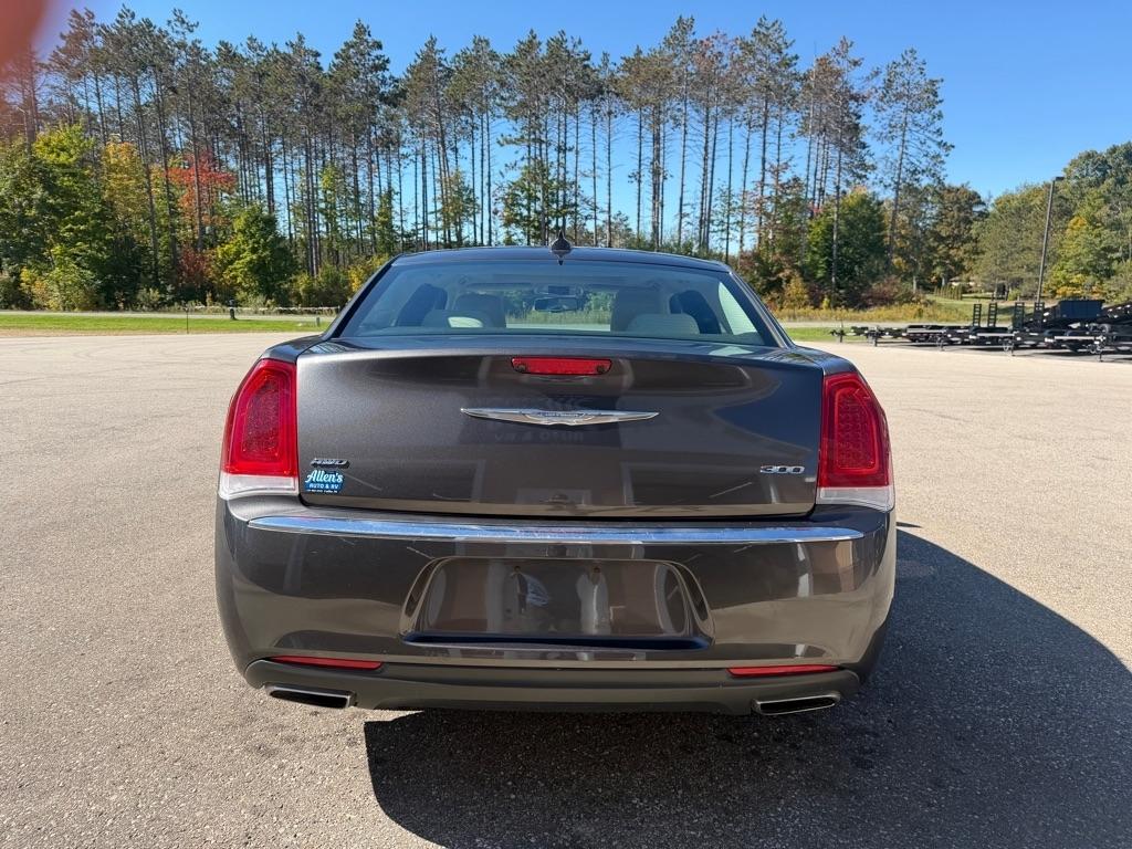 Chrysler 300  2017