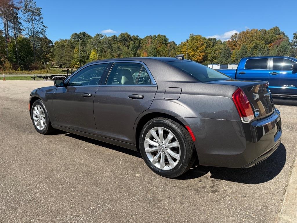 Chrysler 300  2017