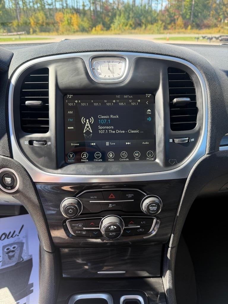 Chrysler 300  2017