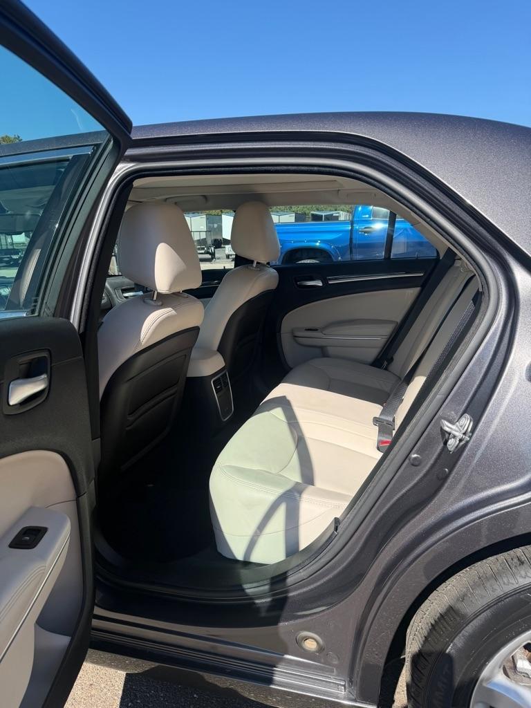 Chrysler 300  2017