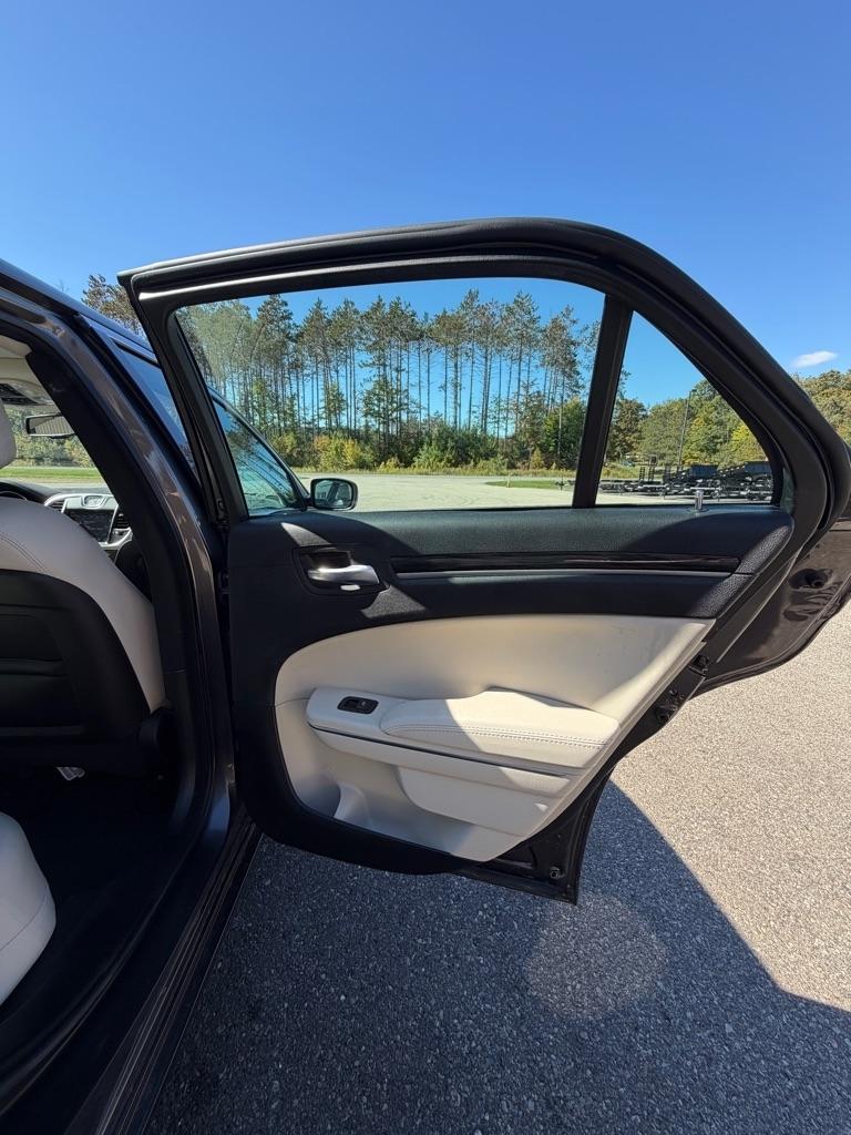 Chrysler 300  2017