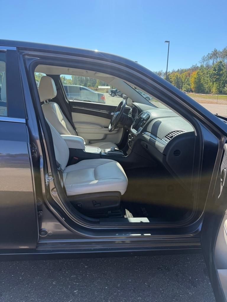 Chrysler 300  2017