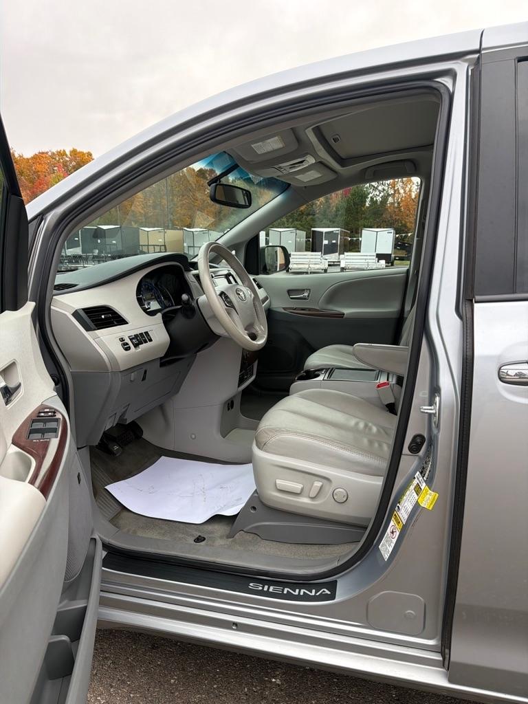 Toyota Sienna XLE 2014