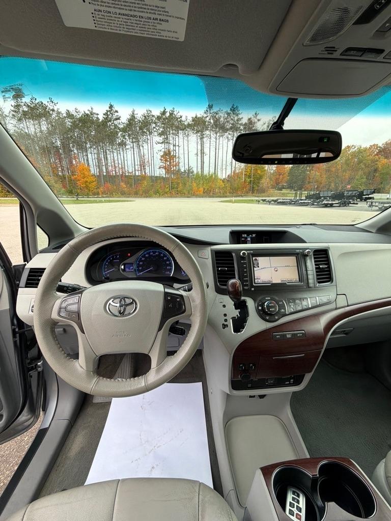 Toyota Sienna XLE 2014