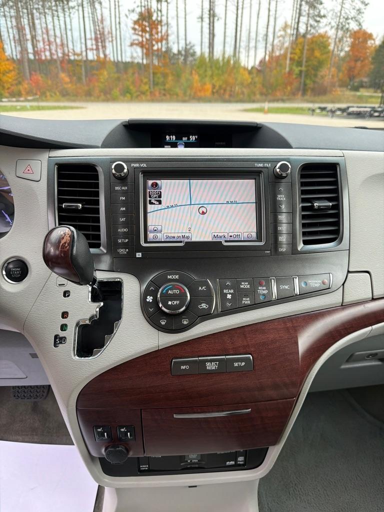 Toyota Sienna XLE 2014