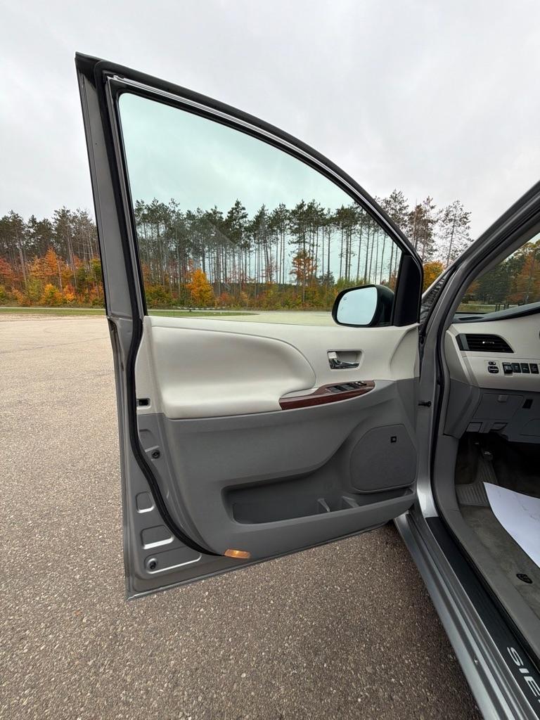 Toyota Sienna XLE 2014