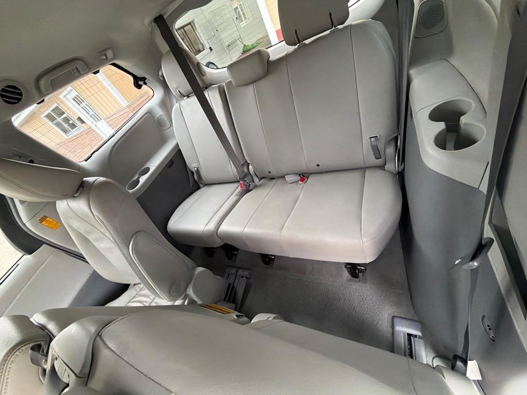 Toyota Sienna XLE 2014