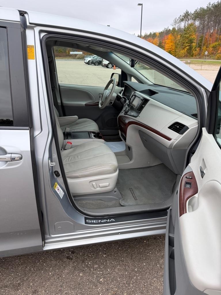 Toyota Sienna XLE 2014