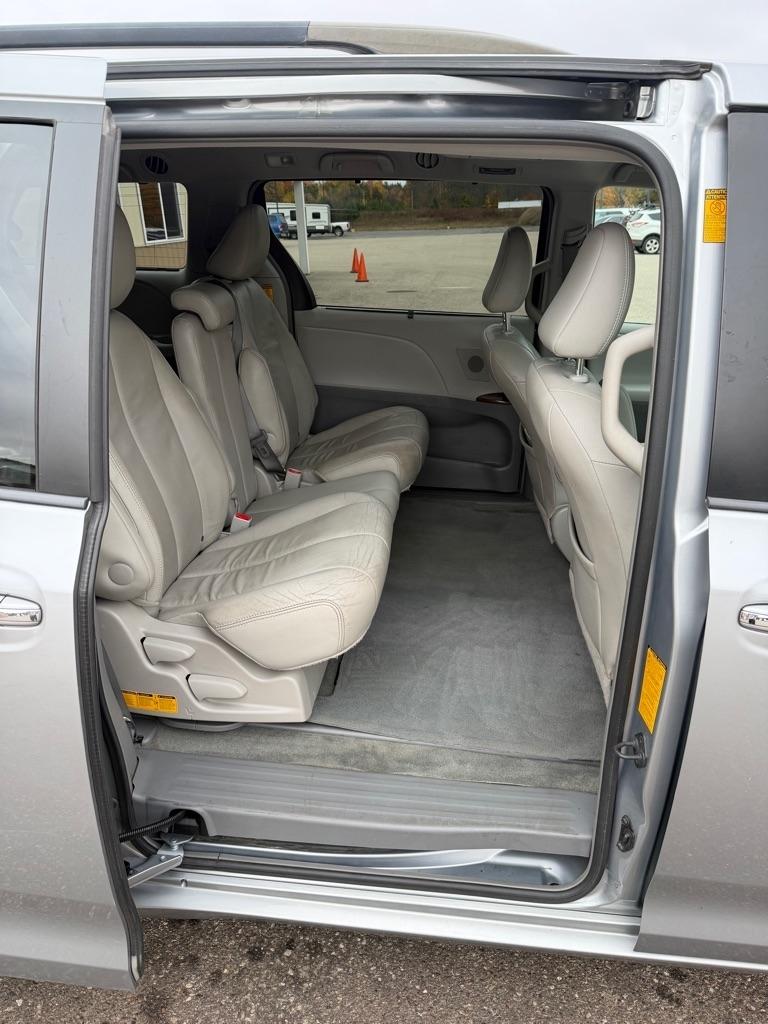 Toyota Sienna XLE 2014