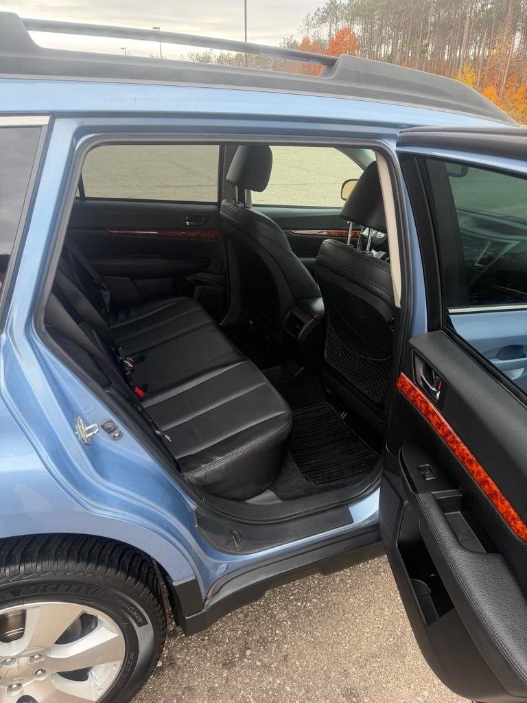 Subaru Outback 3.6R Limited 2011