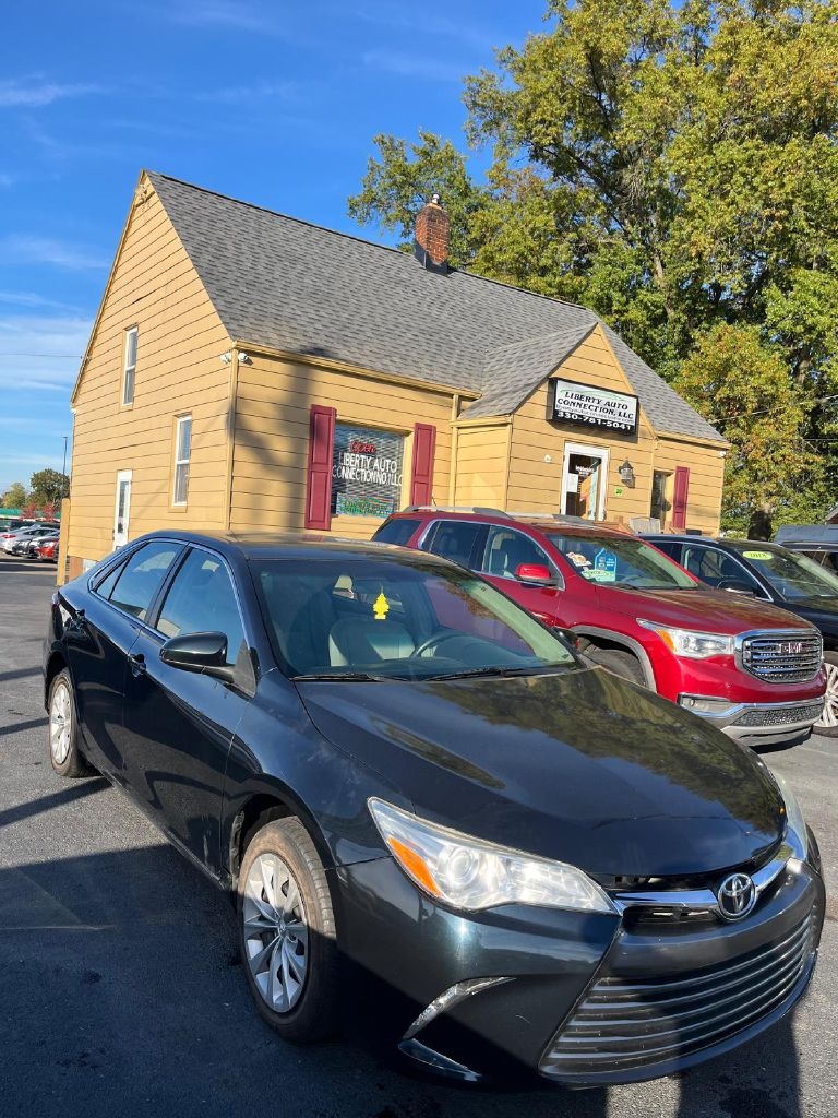 2016 Toyota Camry LE photo 4