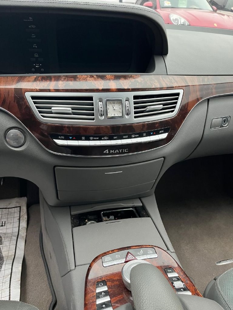 Mercedes-Benz S-Class S550 2008