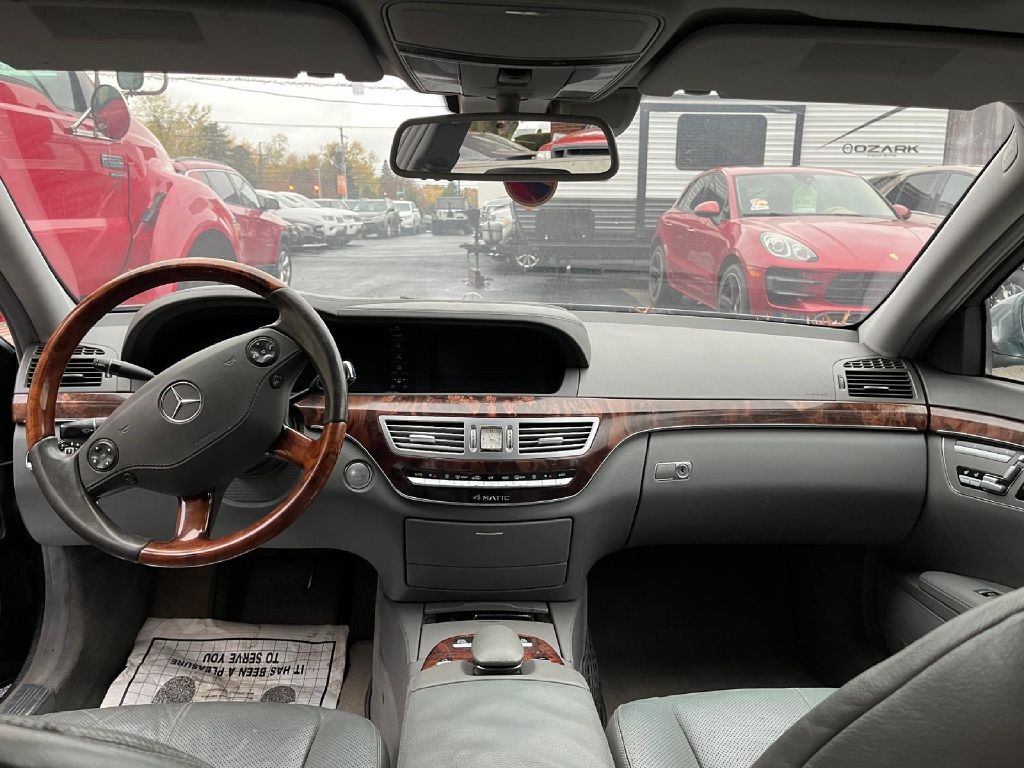 Mercedes-Benz S-Class S550 2008