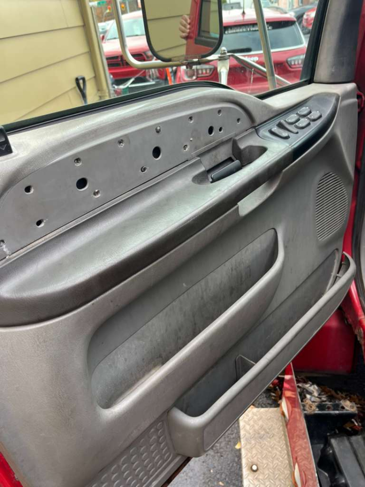 Ford F-650 Crew Cab 2WD DRW 2004