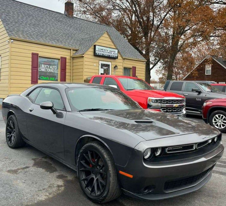 2019 Dodge Challenger SXT's photo