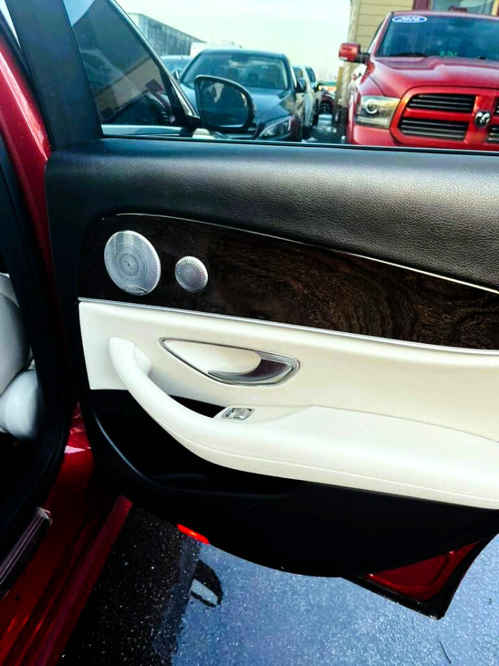 Mercedes-Benz E-Class E300 Luxury Sedan 2019