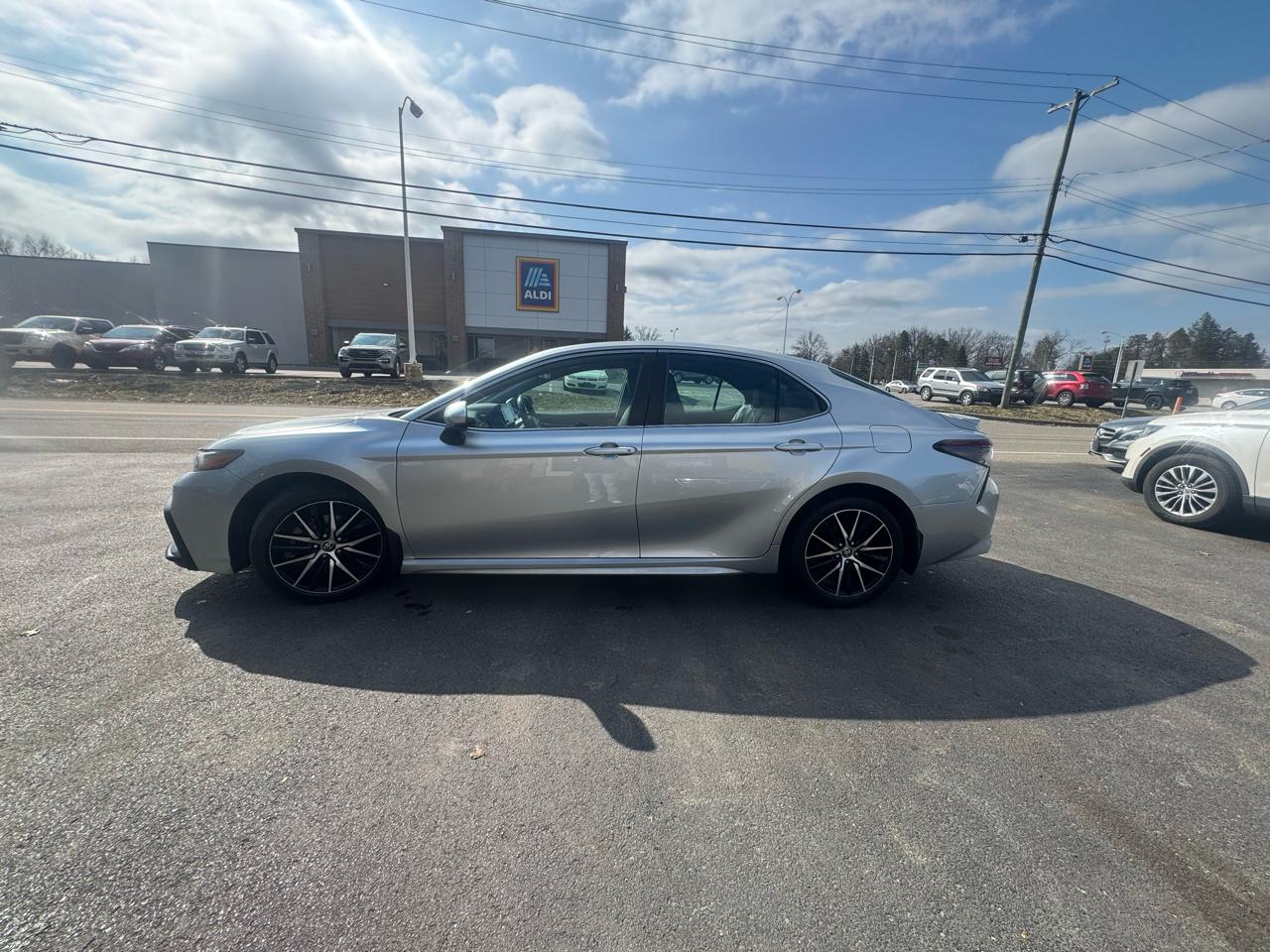 Toyota Camry SE 2023