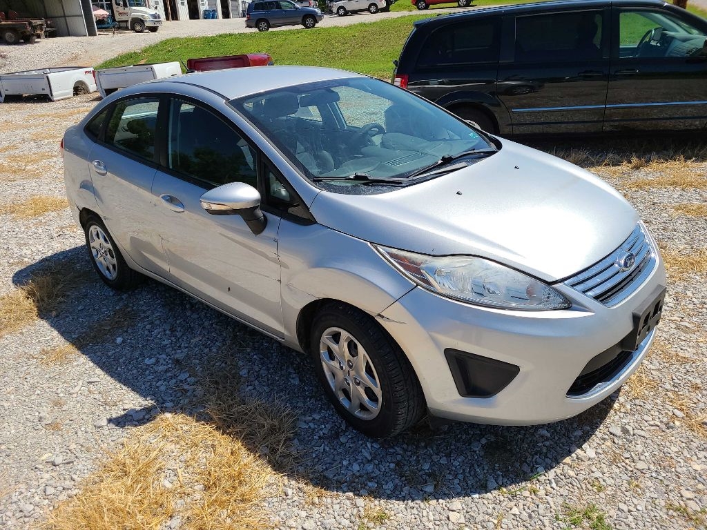 Ford Fiesta SE Sedan 2013