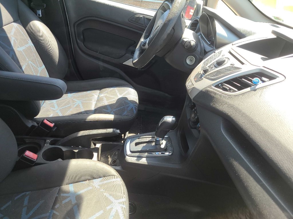 Ford Fiesta SE Sedan 2013