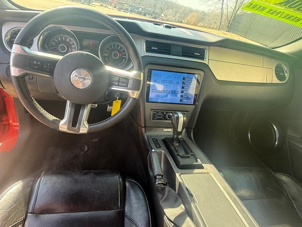 Ford Mustang V6 Convertible 2013