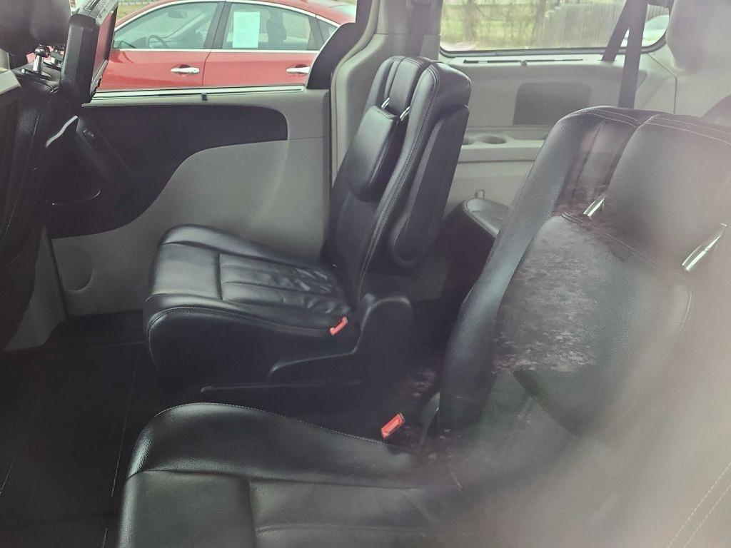 Chrysler Town & Country Touring-L 2011