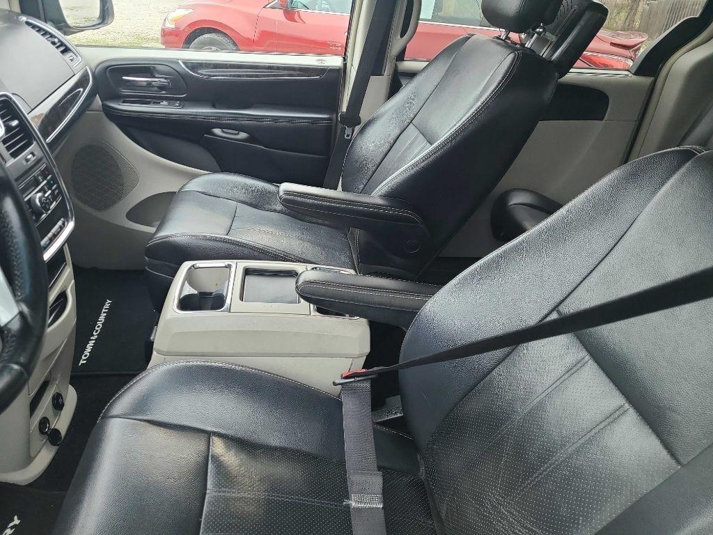 Chrysler Town & Country Touring-L 2011