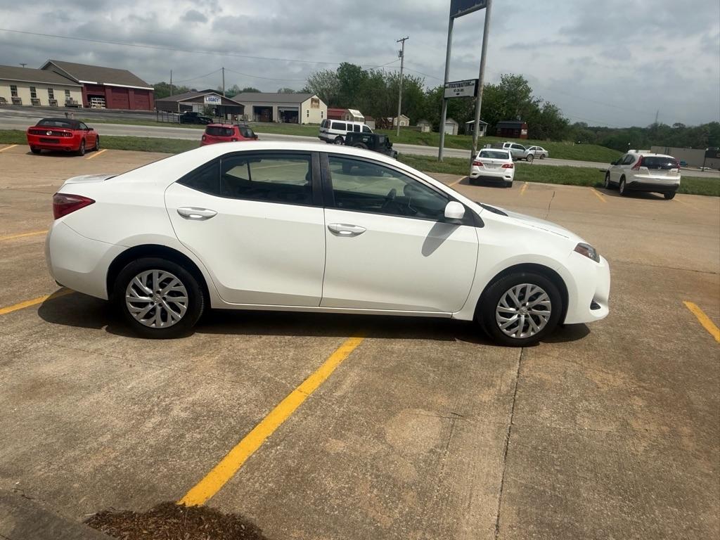 Toyota Corolla L CVT 2017
