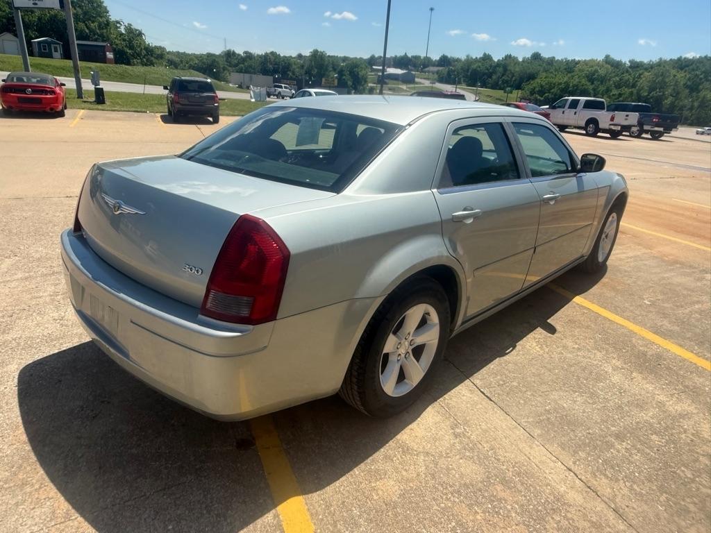 Chrysler 300 Base 2006