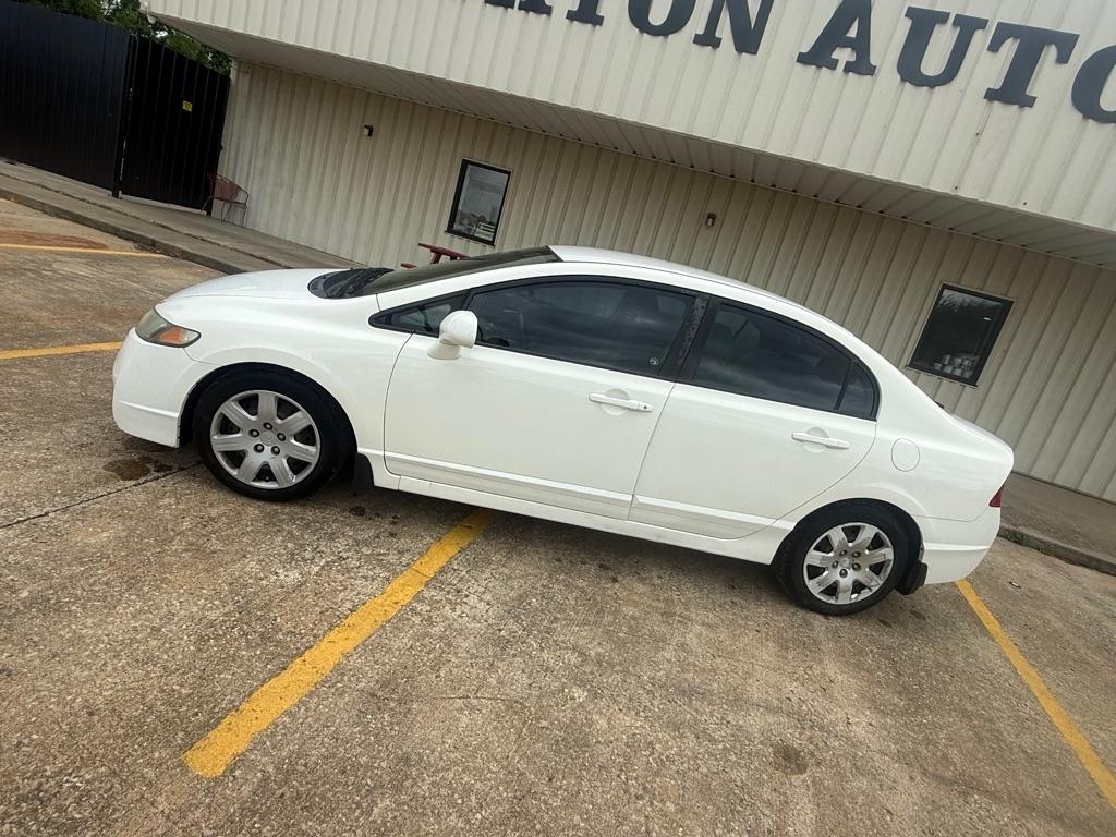 Honda Civic LX Sedan 5-Speed AT 2011