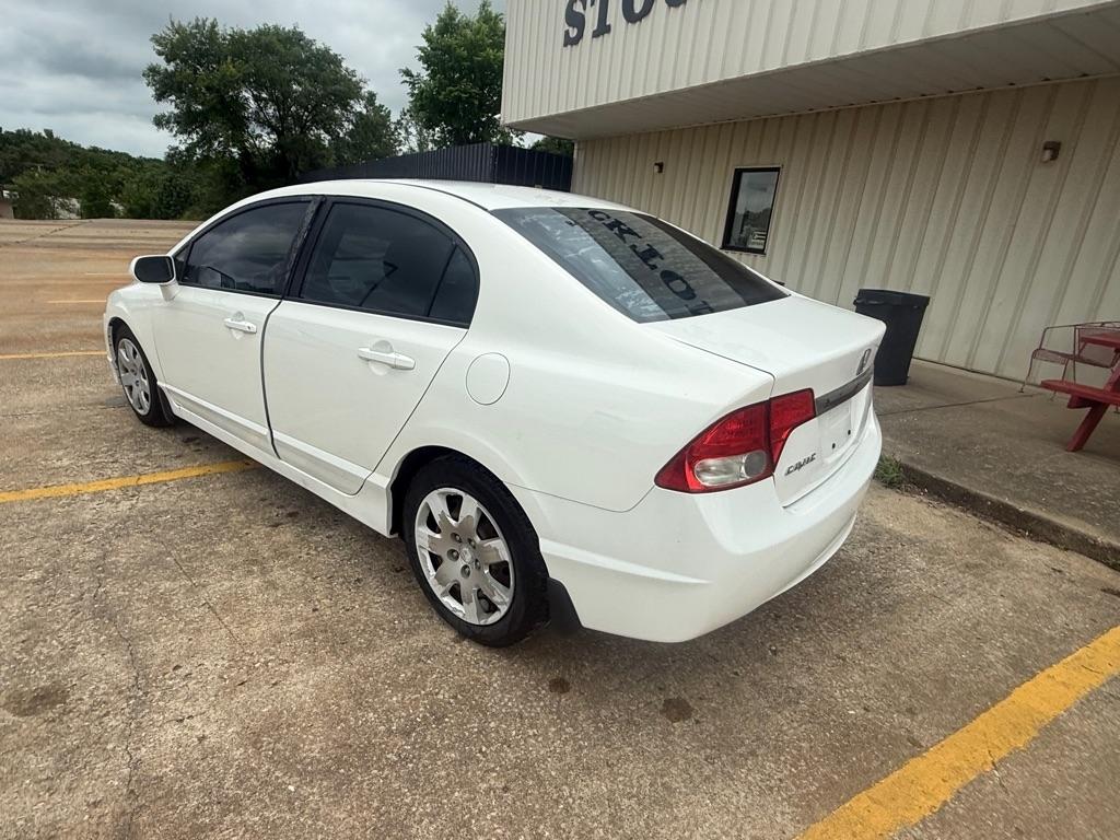Honda Civic LX Sedan 5-Speed AT 2011