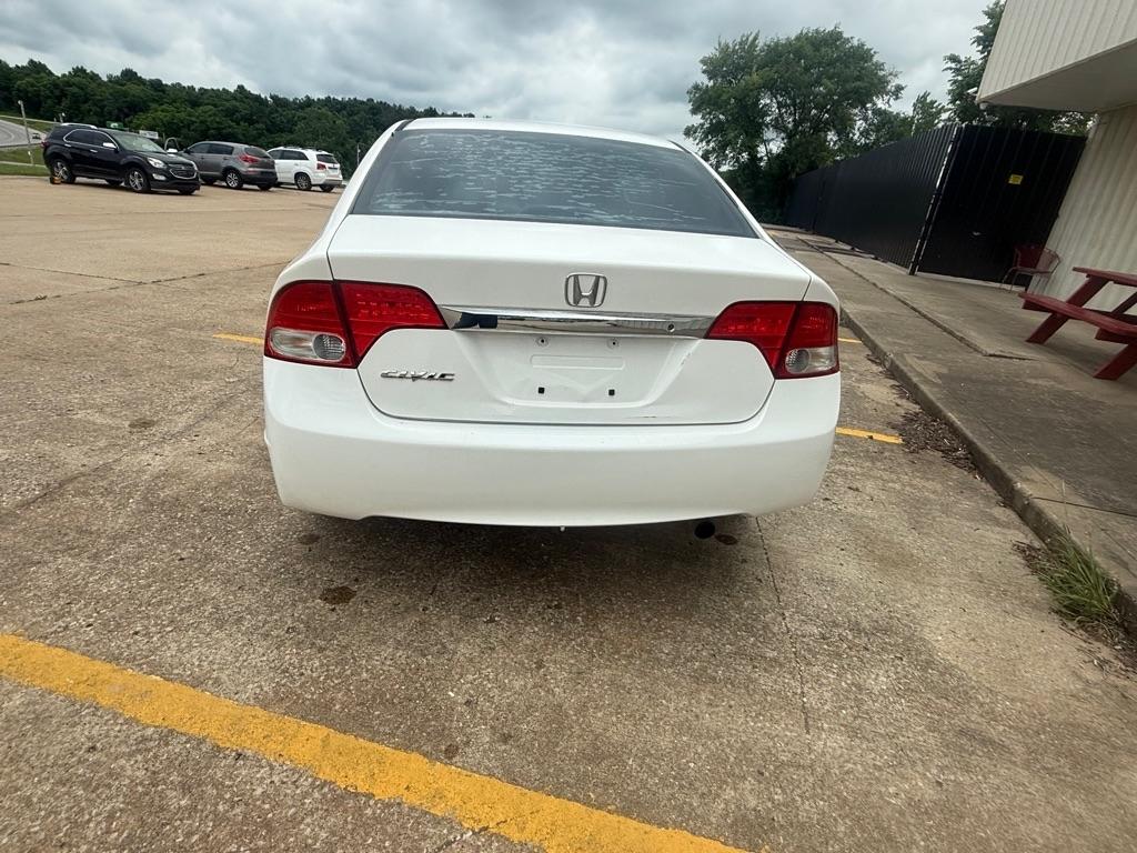 Honda Civic LX Sedan 5-Speed AT 2011