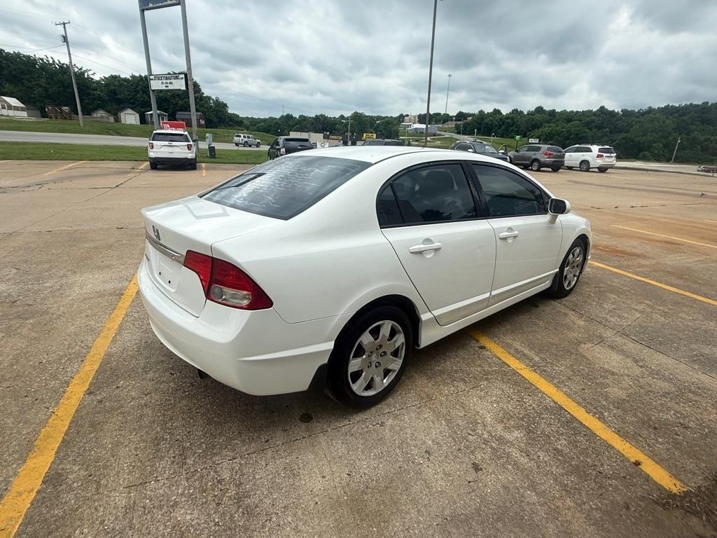 Honda Civic LX Sedan 5-Speed AT 2011