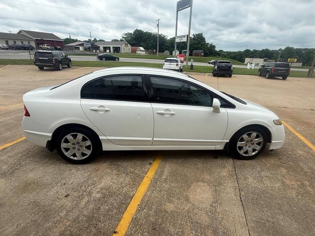 Honda Civic LX Sedan 5-Speed AT 2011