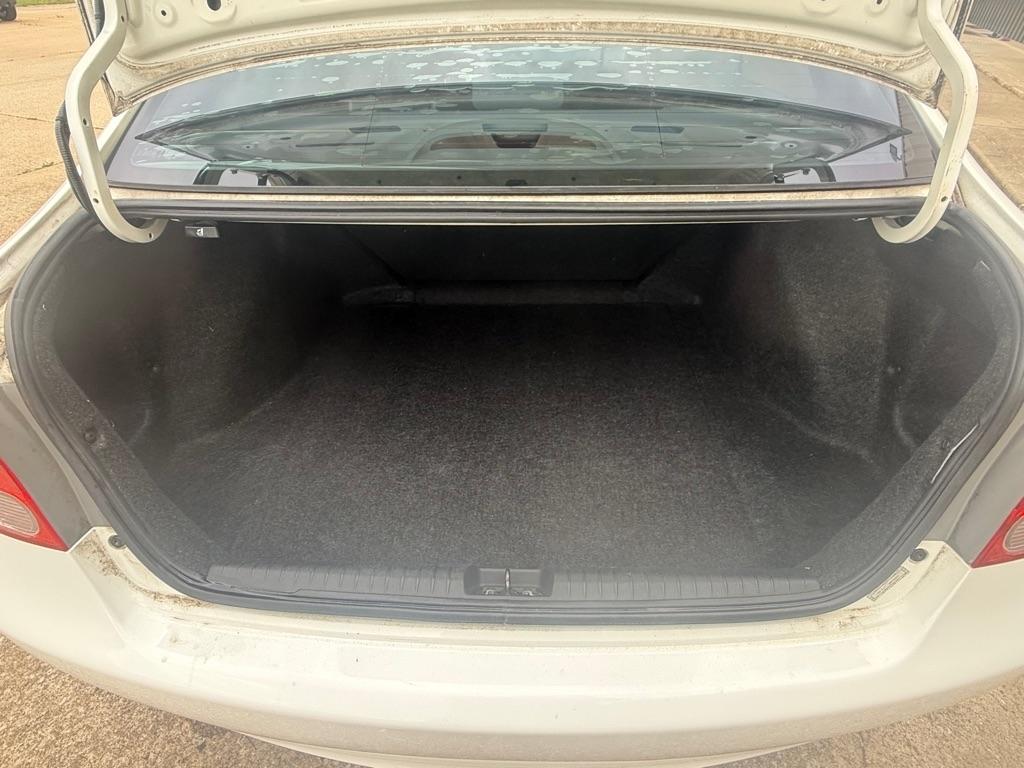 Honda Civic LX Sedan 5-Speed AT 2011
