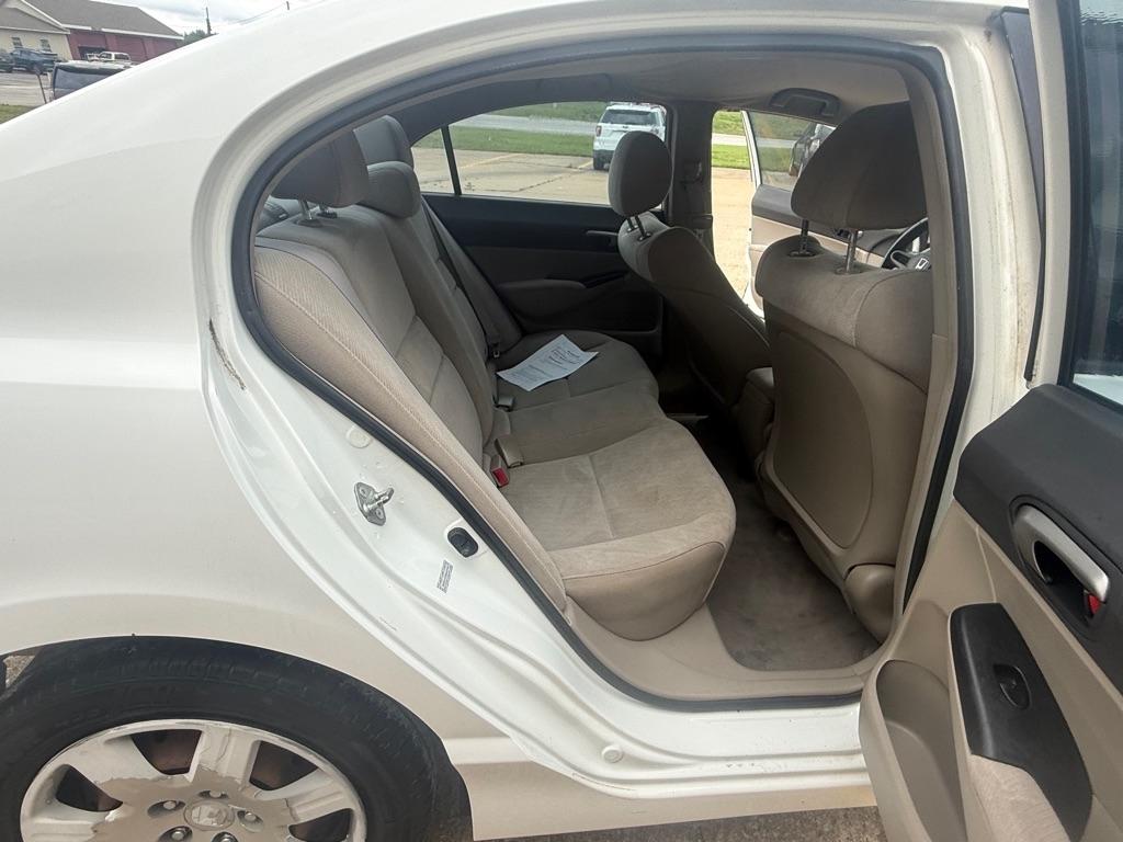 Honda Civic LX Sedan 5-Speed AT 2011