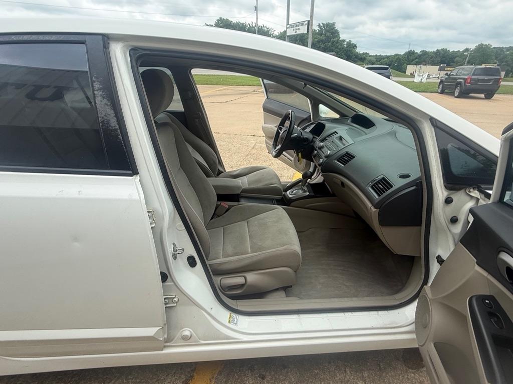 Honda Civic LX Sedan 5-Speed AT 2011