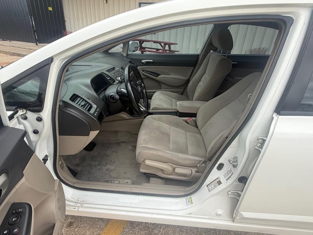 Honda Civic LX Sedan 5-Speed AT 2011