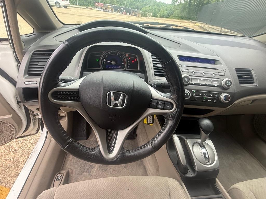 Honda Civic LX Sedan 5-Speed AT 2011