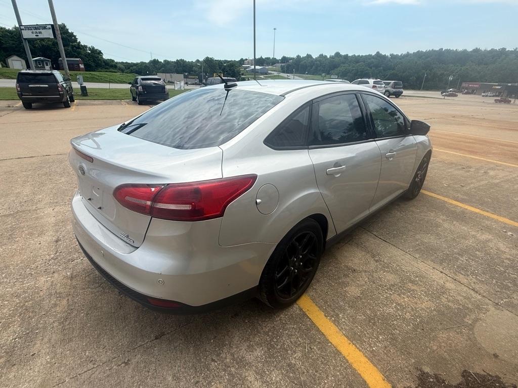 Ford Focus SE Sedan 2016