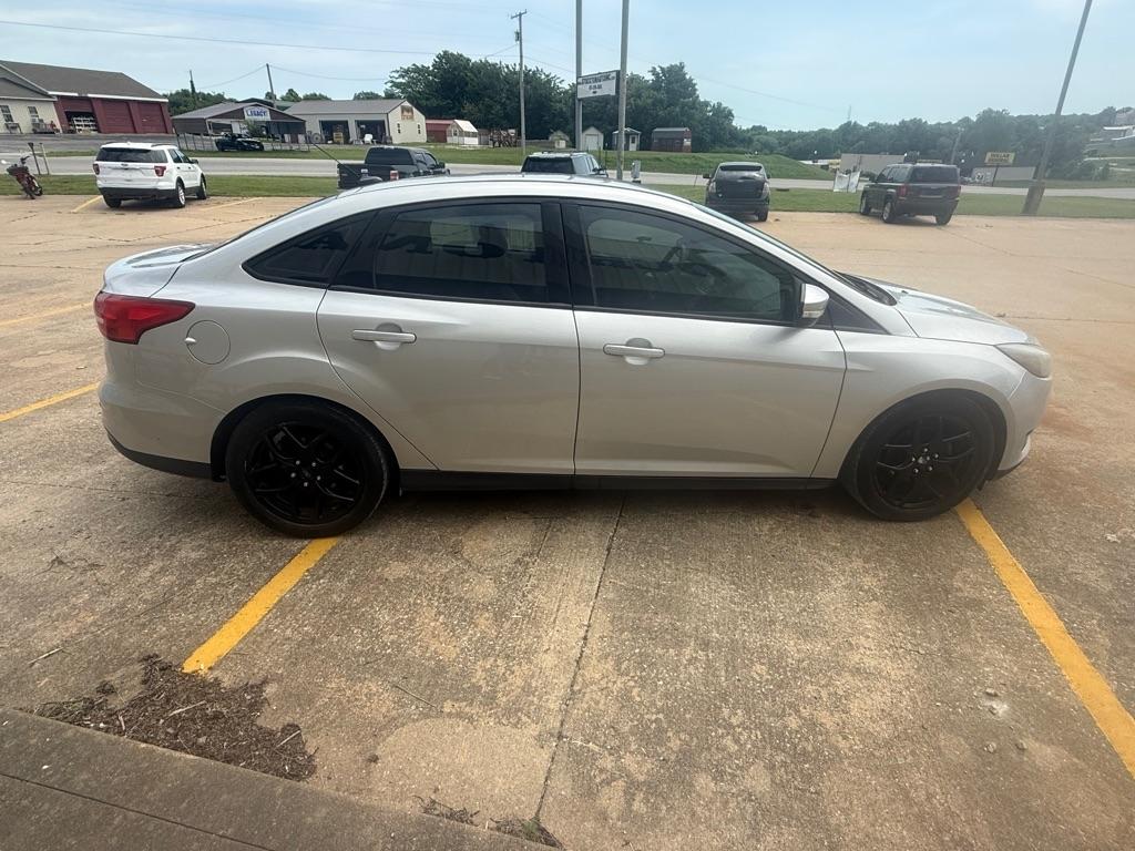 Ford Focus SE Sedan 2016